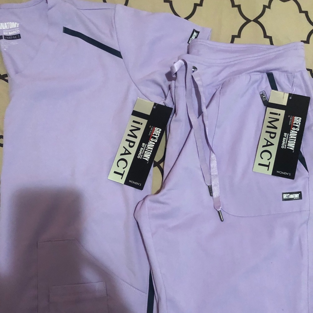 Super cute impact Grey’s anatomy scrub set. Medium
